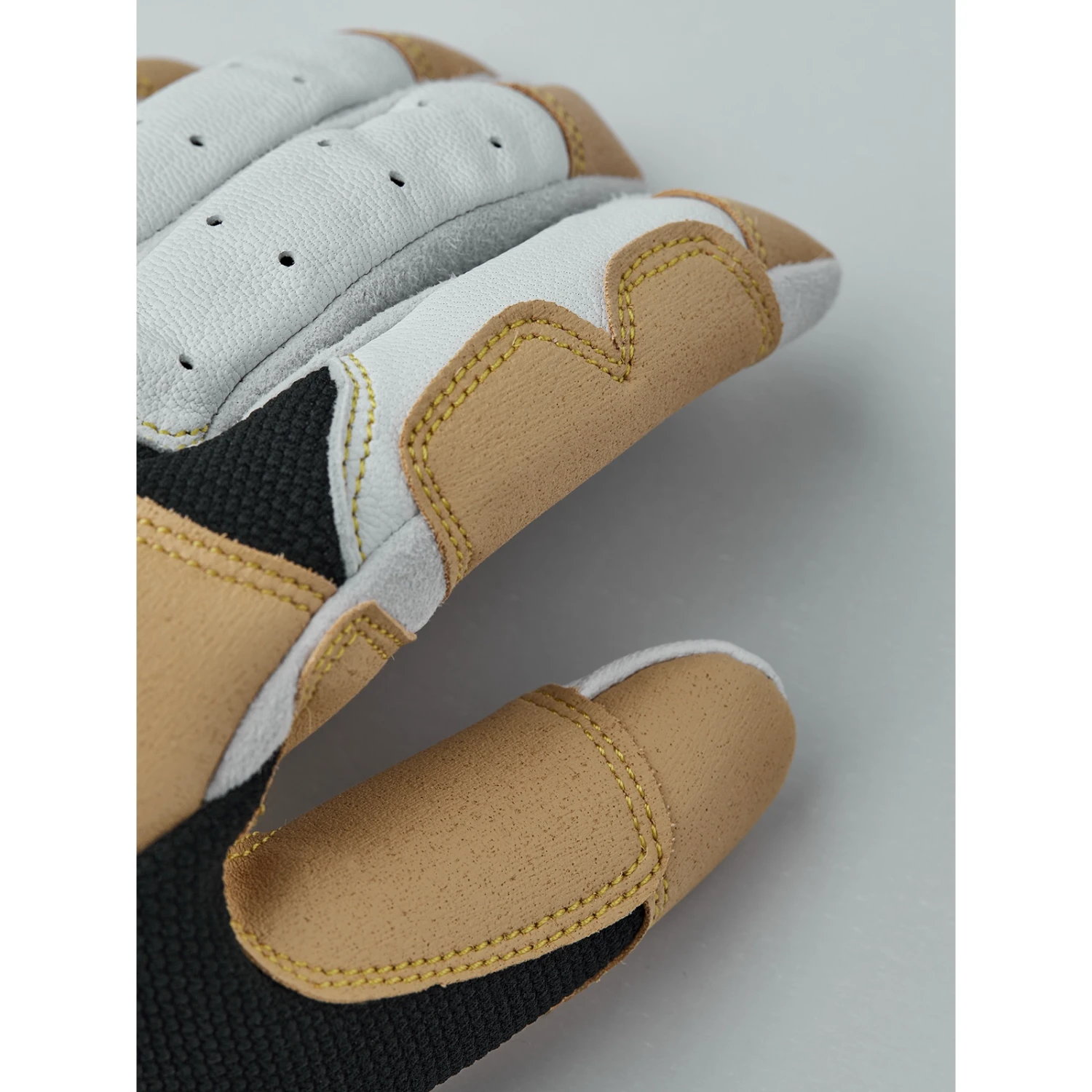 Hestra Guanti Climbers Long - 5 Finger - Offwhite / Black 4 Hestra Guanti Climbers Long - 5 Finger - Offwhite / Black - immagine 2