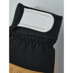 Hestra Guanti Climbers Short - 5 Finger - Offwhite / Black 12 Hestra Guanti Climbers Short - 5 Finger - Offwhite / Black -Negozio Hestra hestra climbers short 5 finger gloves offwhite black 5 1441734